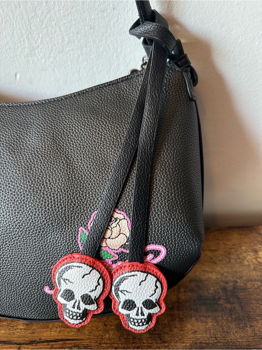 Black Faux Leather Skull Bag Hanging Bag Charm Strap with Two Skulls NWOT - Picture 2 of 4